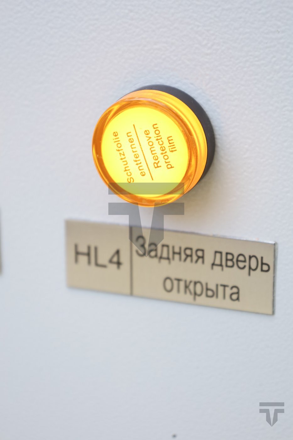 Сигнальная лампа с маркировкой на шкафу — АО «СКБ «Титан»